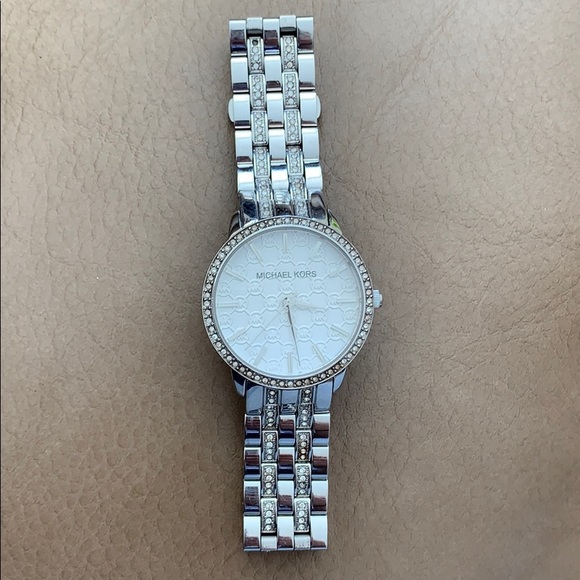 Michael Kors silver watch - Picture 2 of 8